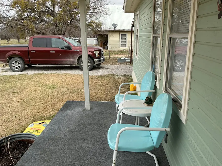 1502 E Highland Avenue, Comanche, TX 76442 - #2