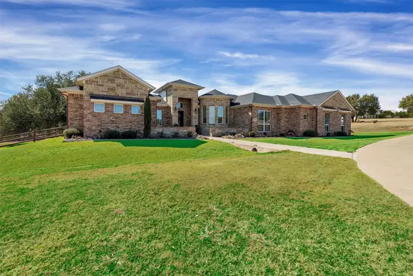 100 Maverick Court, Granbury, TX 76049