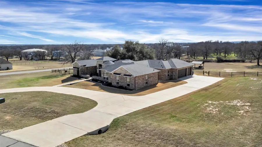 100 Maverick Court, Granbury, TX 76049 - #2