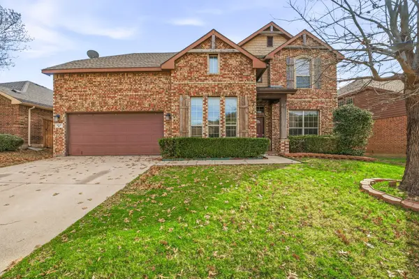 409 Crown Oaks Drive, Fort Worth, TX 76131