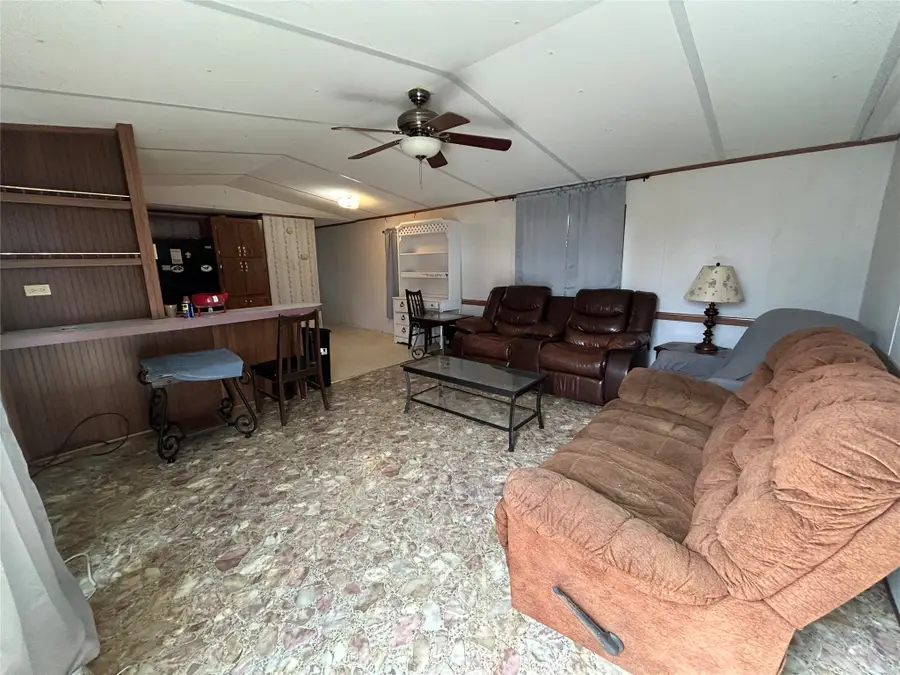 607 W Highland Avenue, Comanche, TX 76442 - #2