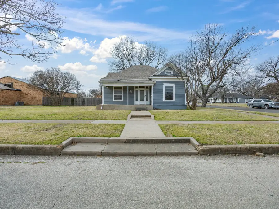409 NW Main Street, Ennis, TX 75119 - #3