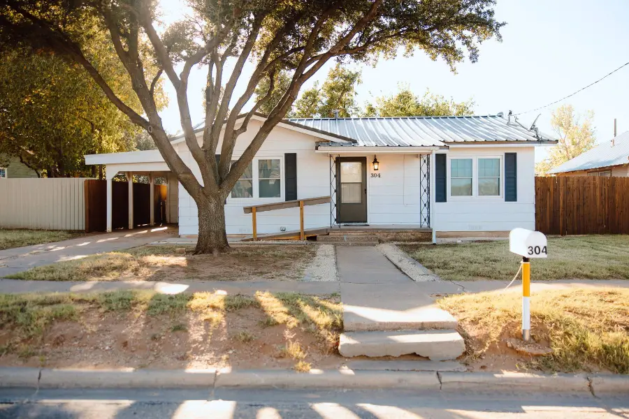 304 S Main Street, Loraine, TX 79532 - #2