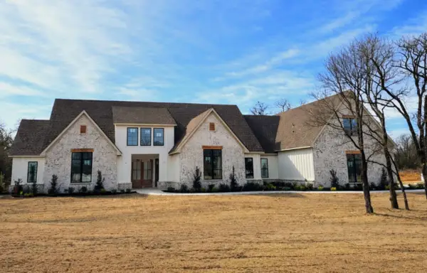 1716 Private, Burleson, TX 76028