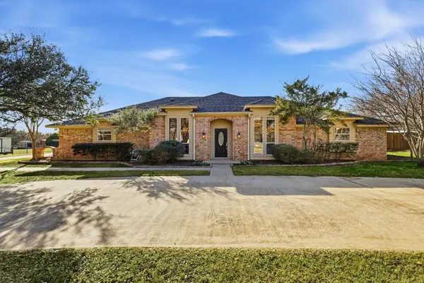 361 Oakview Drive, Lewisville, TX 75077