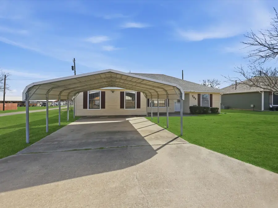 701 S College Street, Celeste, TX 75423 - #3