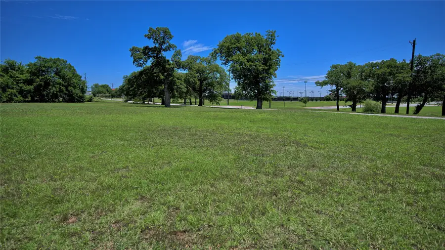 604 S Mill Street, Bowie, TX 76230 - #3