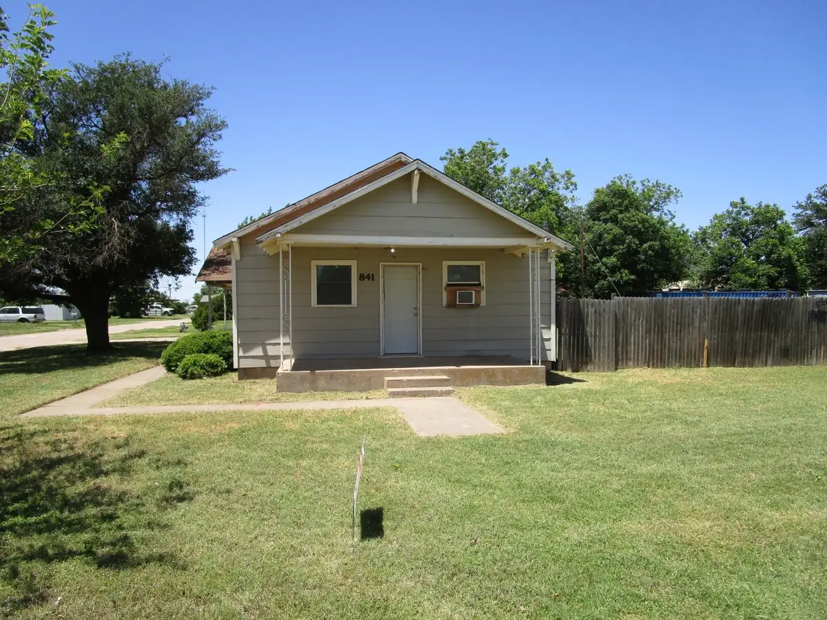 841 S 5th Avenue, Munday, TX 76371 - #1