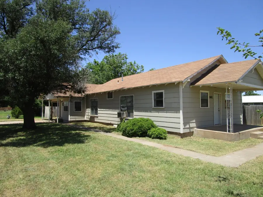 841 S 5th Avenue, Munday, TX 76371 - #3