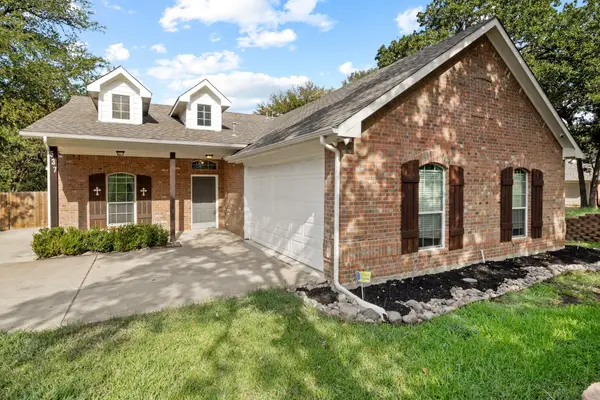 537 Shady Oaks Trail, Burleson, TX 76028