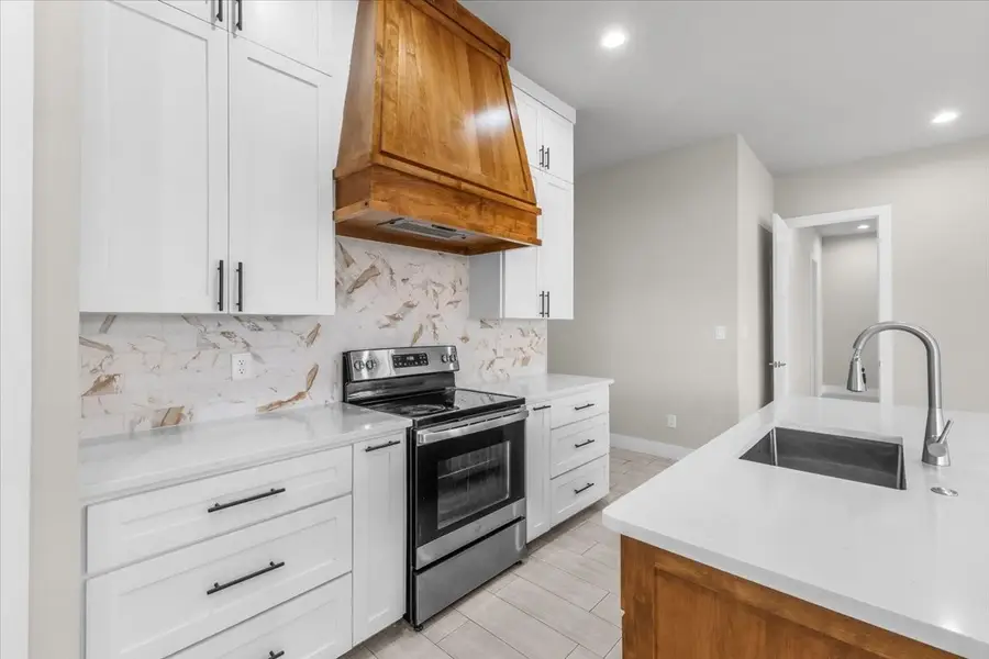 2561 Burton Avenue, Fort Worth, TX 76105 - #3