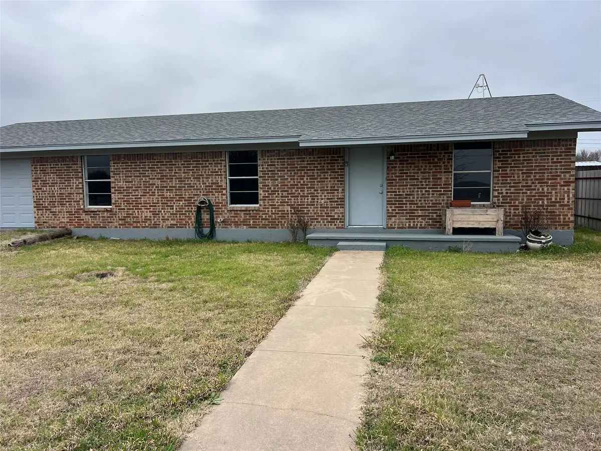 927 S H Avenue, Clifton, TX 76634 - #1