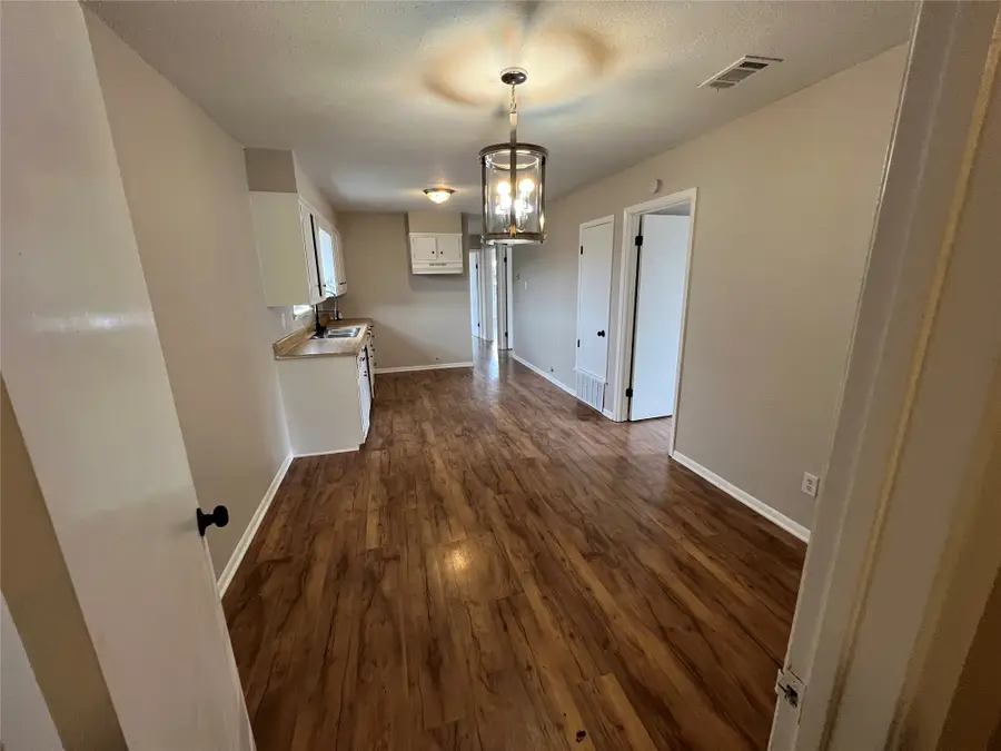 927 S H Avenue, Clifton, TX 76634 - #2