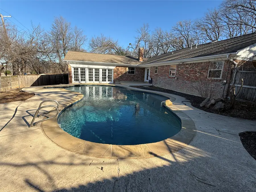 21 Devonshire Drive, Bedford, TX 76021 - #3