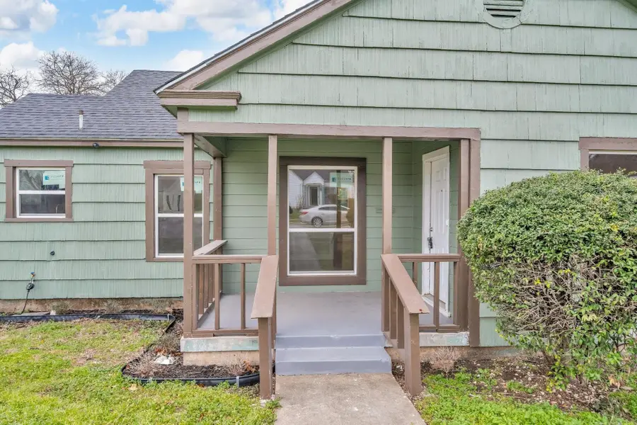812 E Robert Street, Fort Worth, TX 76104 - #2