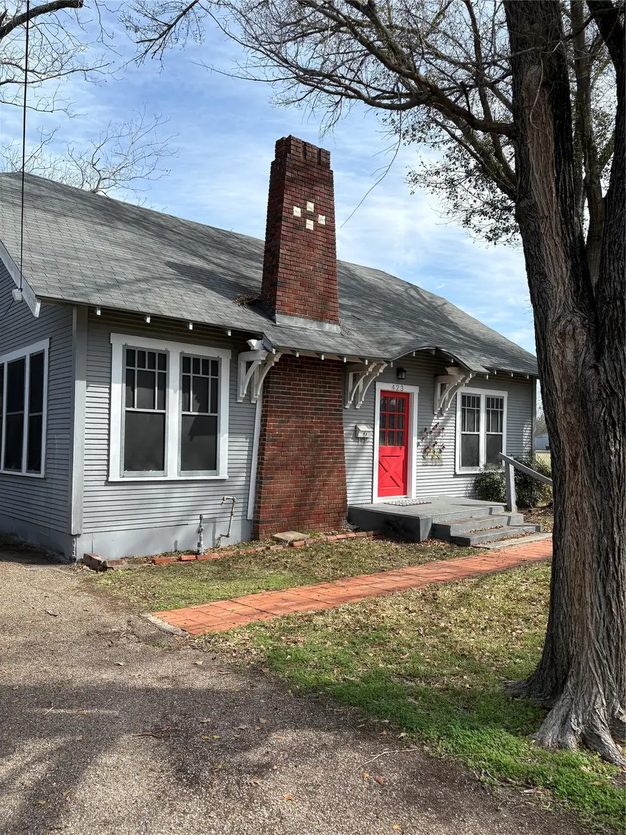 423 E Navasota Street, Groesbeck, TX 76642 - #2