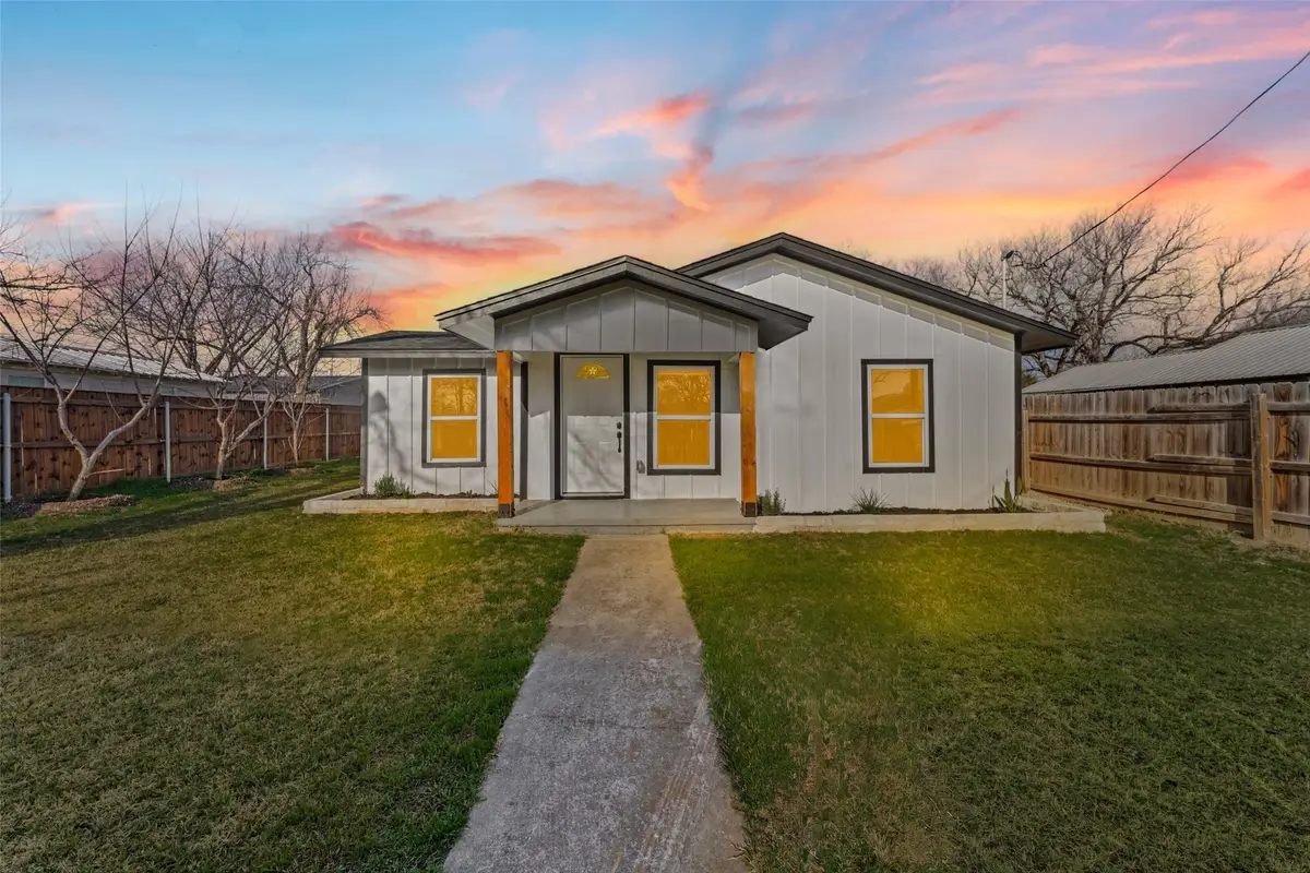 108 E 9th Street, Valley Mills, TX 76689 - #1