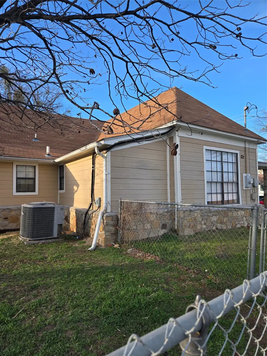 811 Vincent Street, Brownwood, TX 76801 - #3
