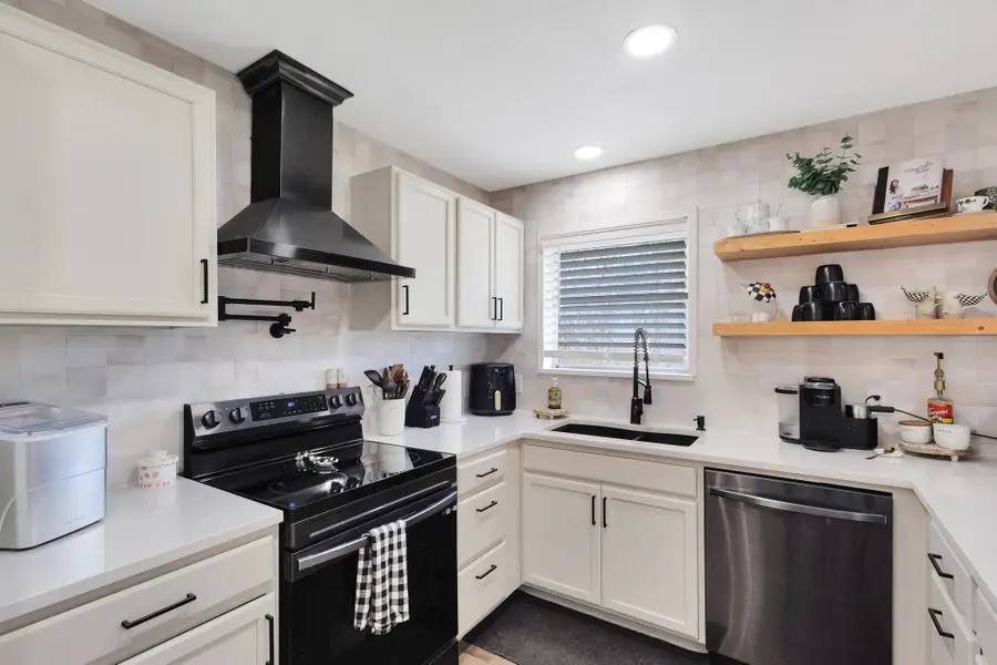 404 Mountainview Drive, Hurst, TX 76054 - #3