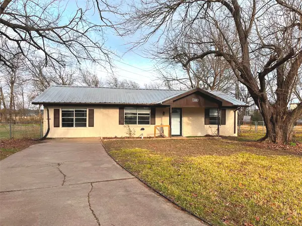 1000 S Andrea Drive, Mabank, TX 75147