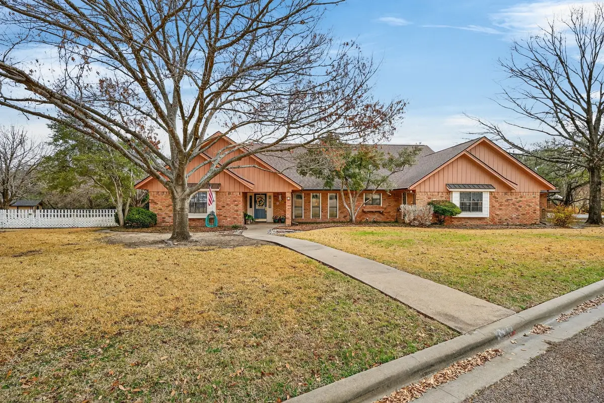 407 N Avenue Z, Clifton, TX 76634 - #1
