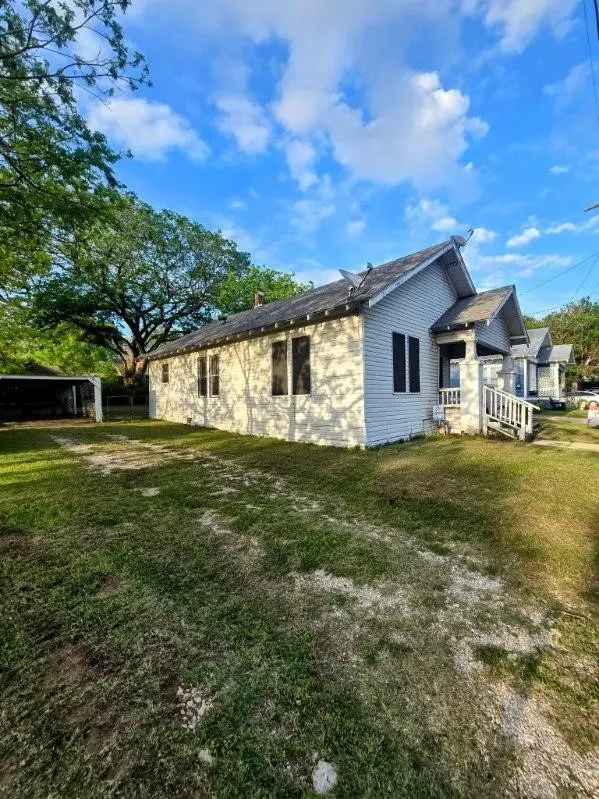 215 Bell Street, Gainesville, TX 76240 - #1