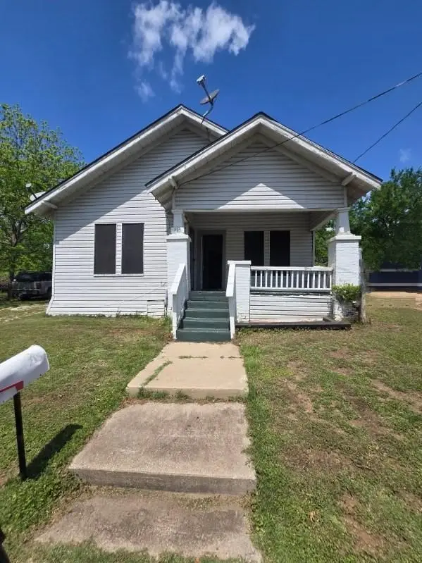 215 Bell Street, Gainesville, TX 76240 - #2