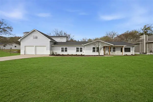 1234 Kiowa Drive W, Lake Kiowa, TX 76240