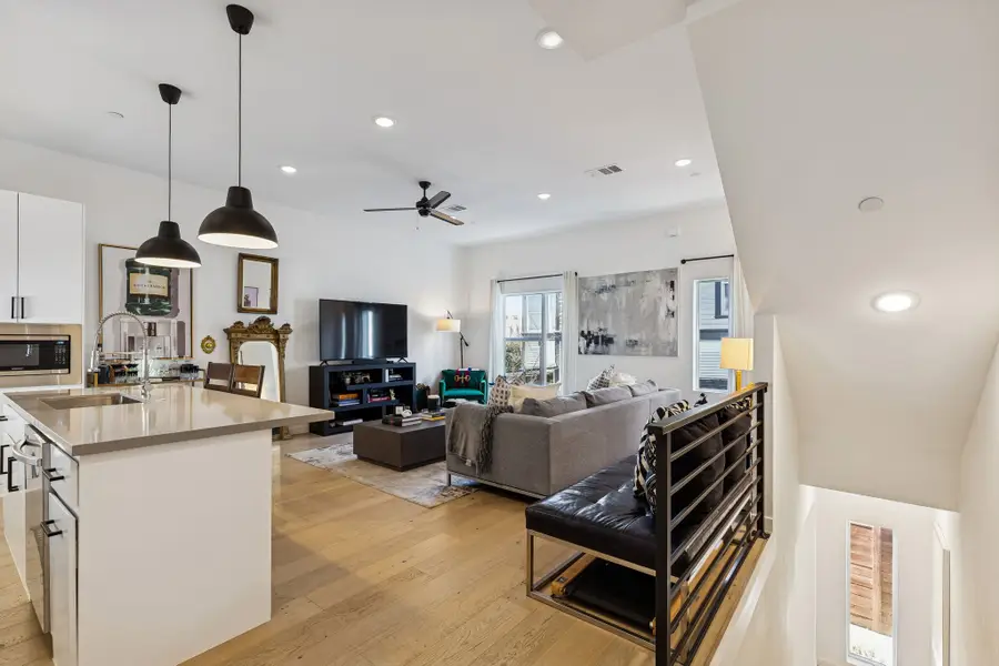 1507 N Garrett Avenue #202, Dallas, TX 75206 - #3