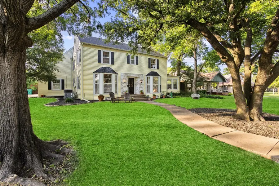 425 W Belden Street, Sherman, TX 75092 - #3