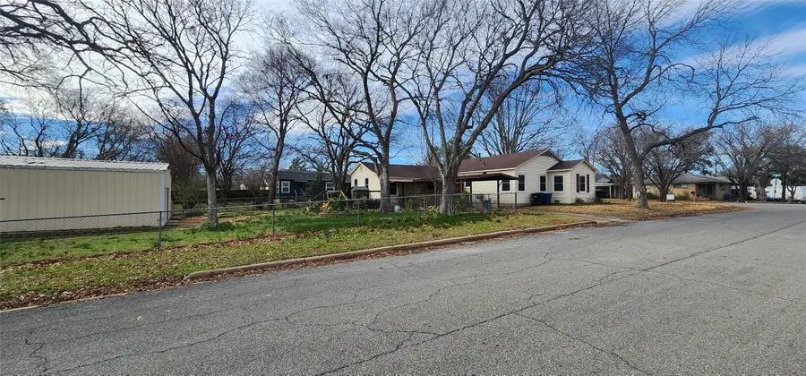 1300 W Day Street, Denison, TX 75020 - #2