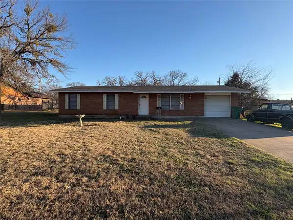 131 Hillcrest Street, Jacksboro, TX 76458
