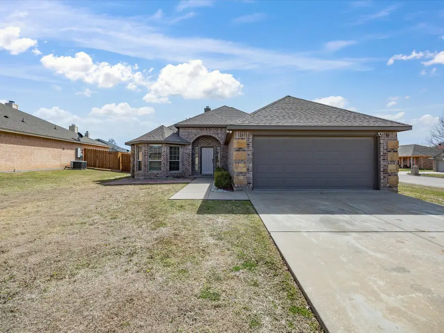 1500 Christi Ln, Graham, TX 76450 - #2
