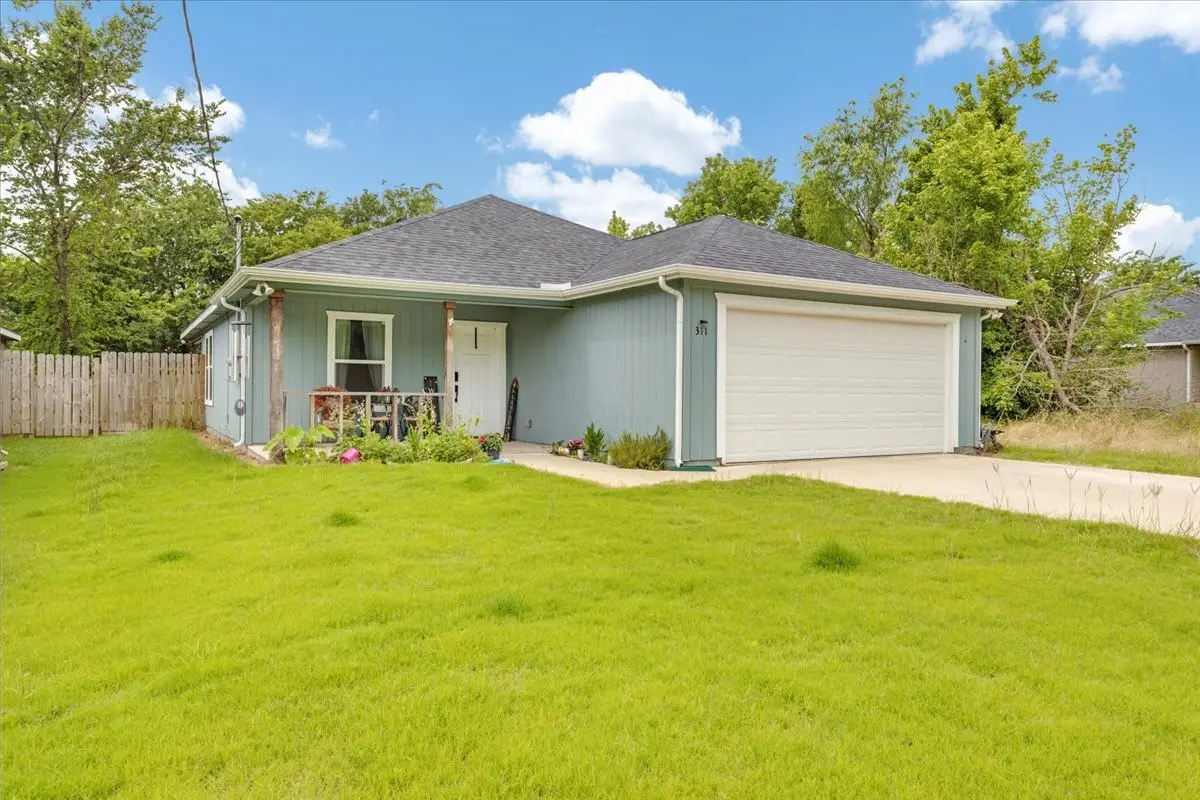 311 W Oak Street, Whitewright, TX 75491 - #1