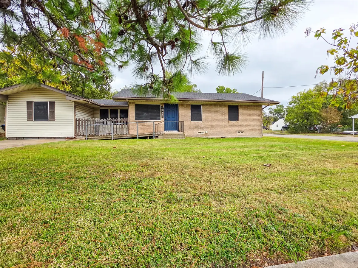 4217 King Street, Greenville, TX 75401 - #1