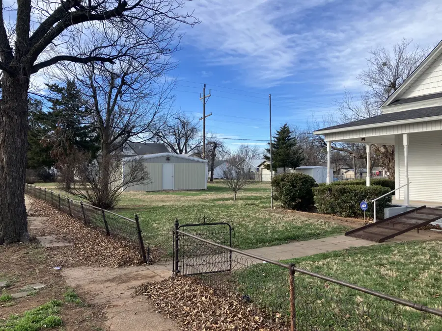 109 N Foley Street, Seymour, TX 76380 - #2