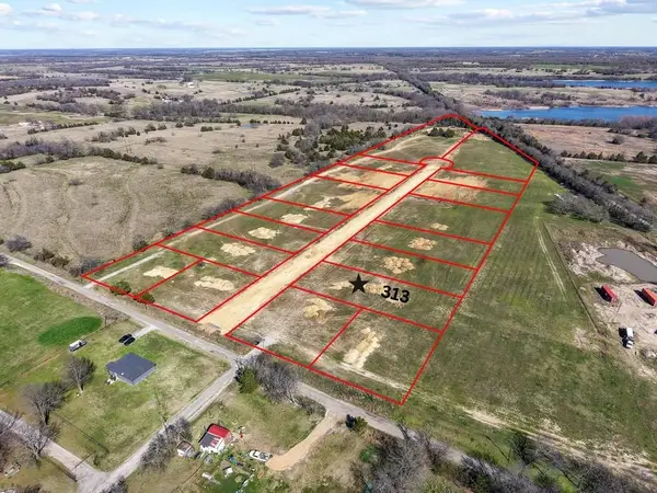 313 Roundtree Circle, Wolfe City, TX 75496