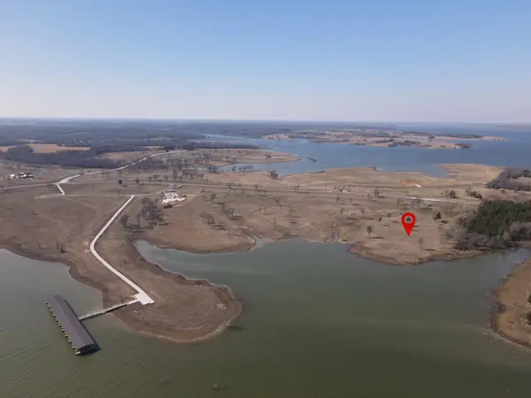 552 Lakeshore Lane, Windom, TX 75492