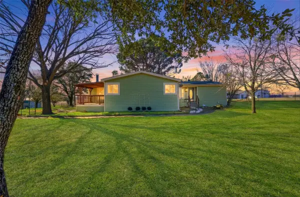 1050 Stadium Drive, Joshua, TX 76058