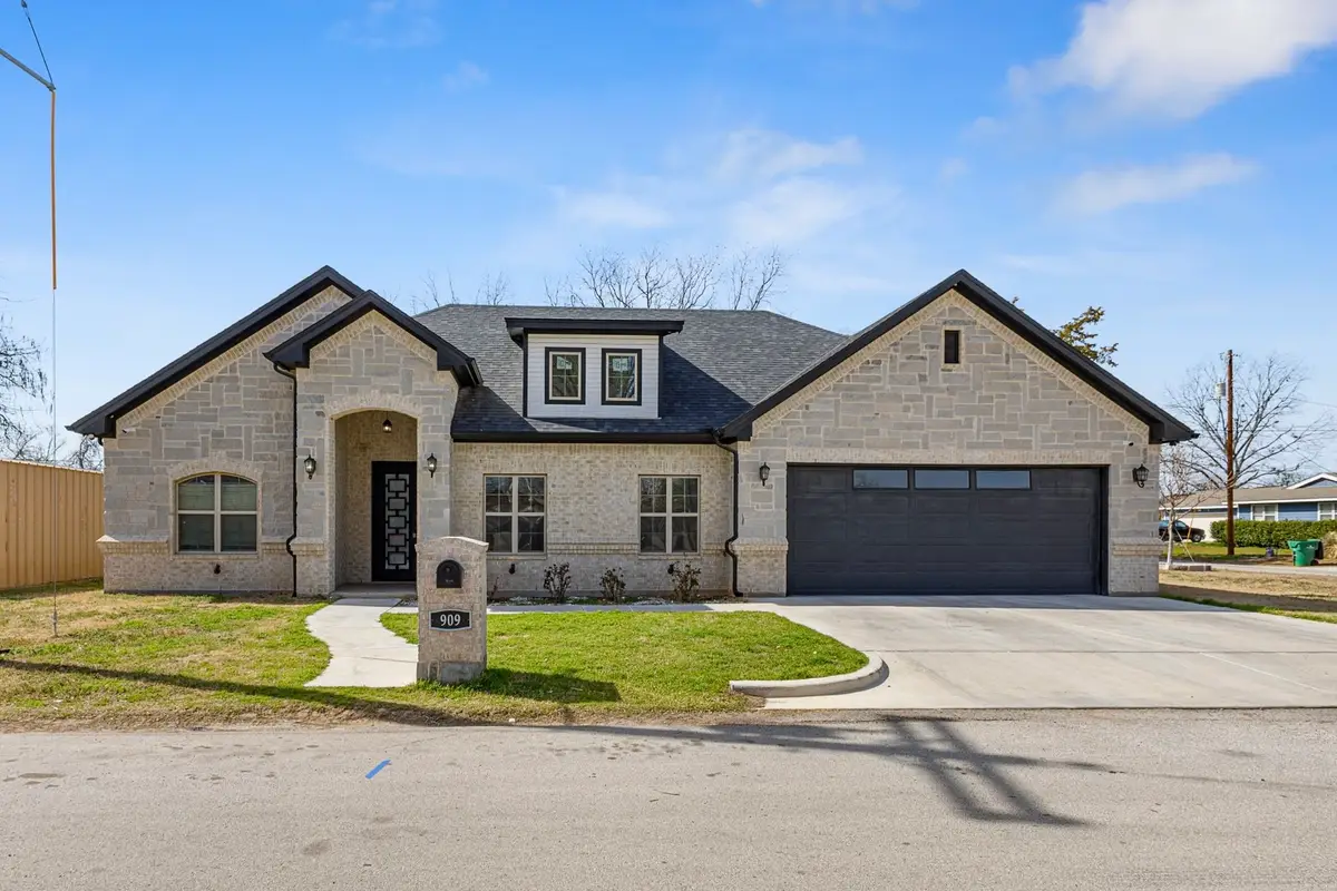 909 1st Street, Bridgeport, TX 76426 - #1