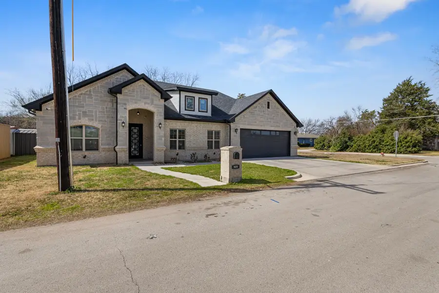 909 1st Street, Bridgeport, TX 76426 - #3