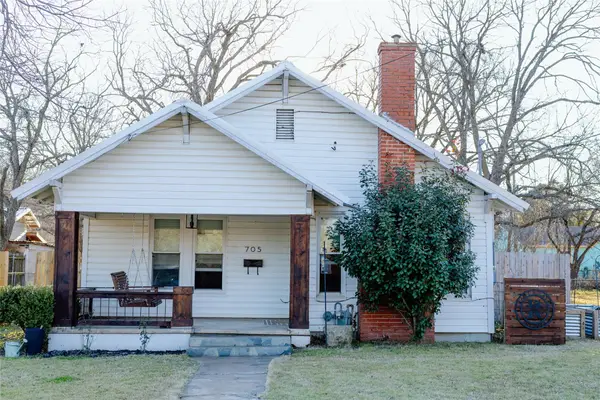 705 S Jackson Street, McGregor, TX 76657