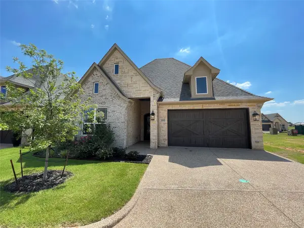2405 Vineyard Drive, Granbury, TX 76048
