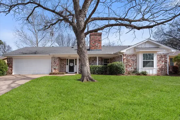 2125 Valleydale Drive, Arlington, TX 76013