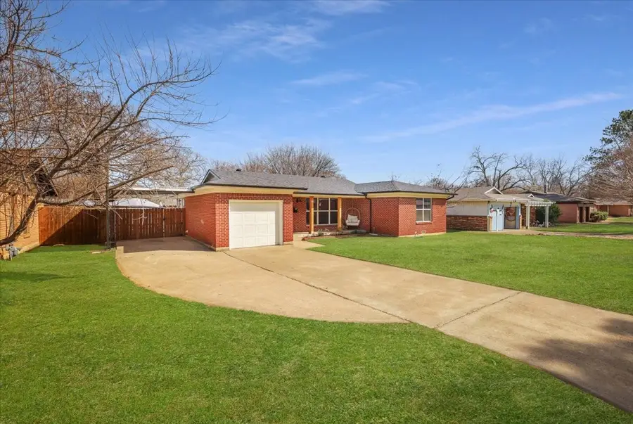 860 Lee Drive, Bedford, TX 76022 - #2