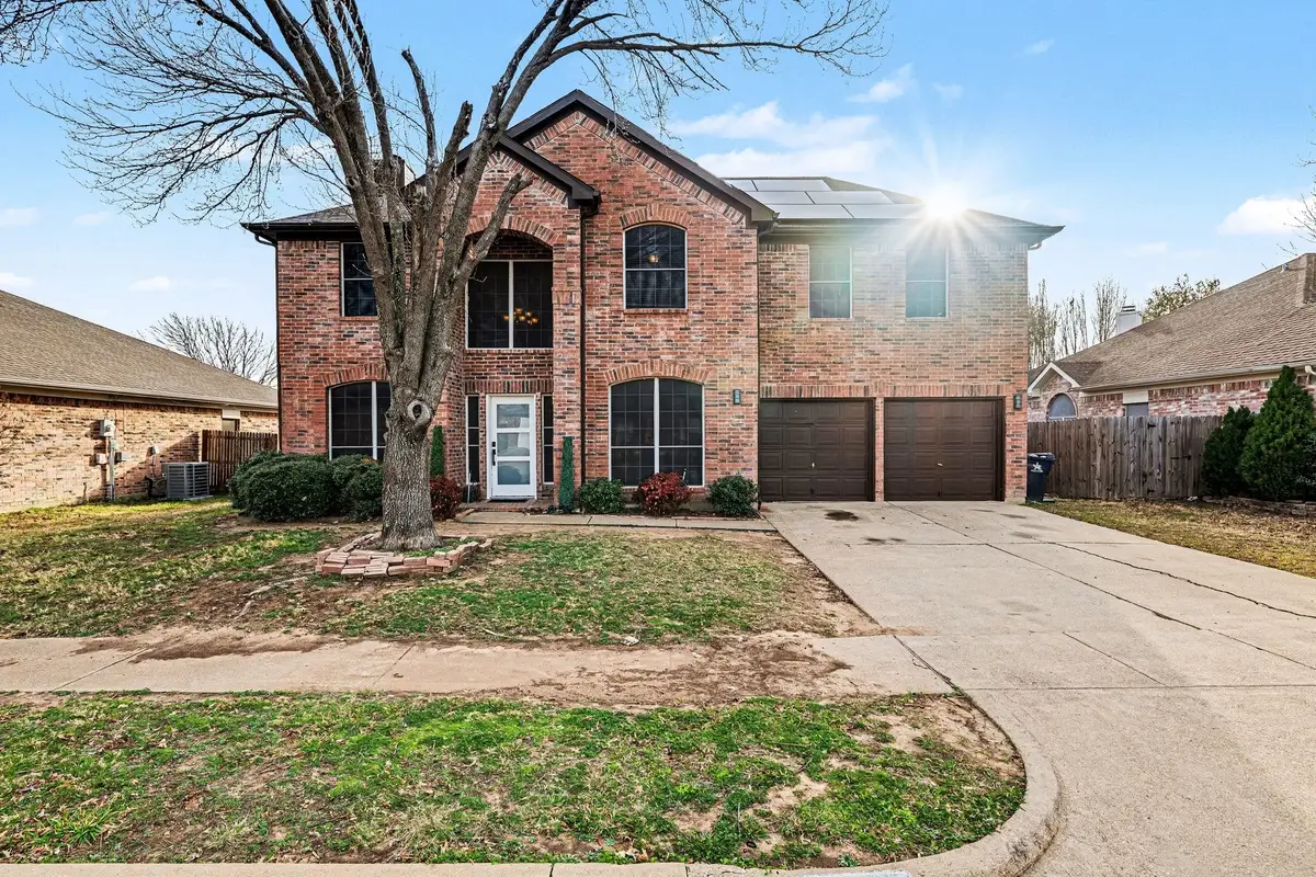 6715 Canyon Creek Drive, Arlington, TX 76001 - #1