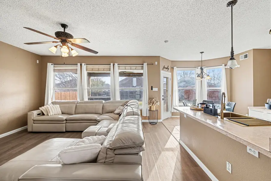 6715 Canyon Creek Drive, Arlington, TX 76001 - #3