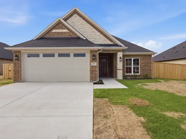 213 Alice Court, Grand Prairie, TX 75051