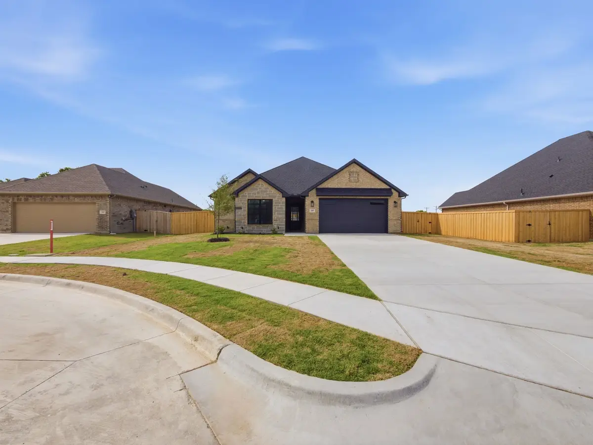 209 Alice Court, Grand Prairie, TX 75051 - #1