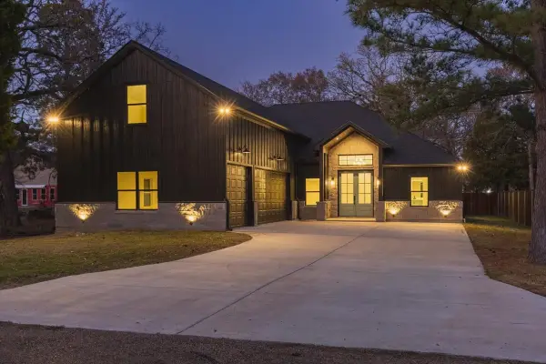 114 Castlewood Road, Enchanted Oaks, TX 75156